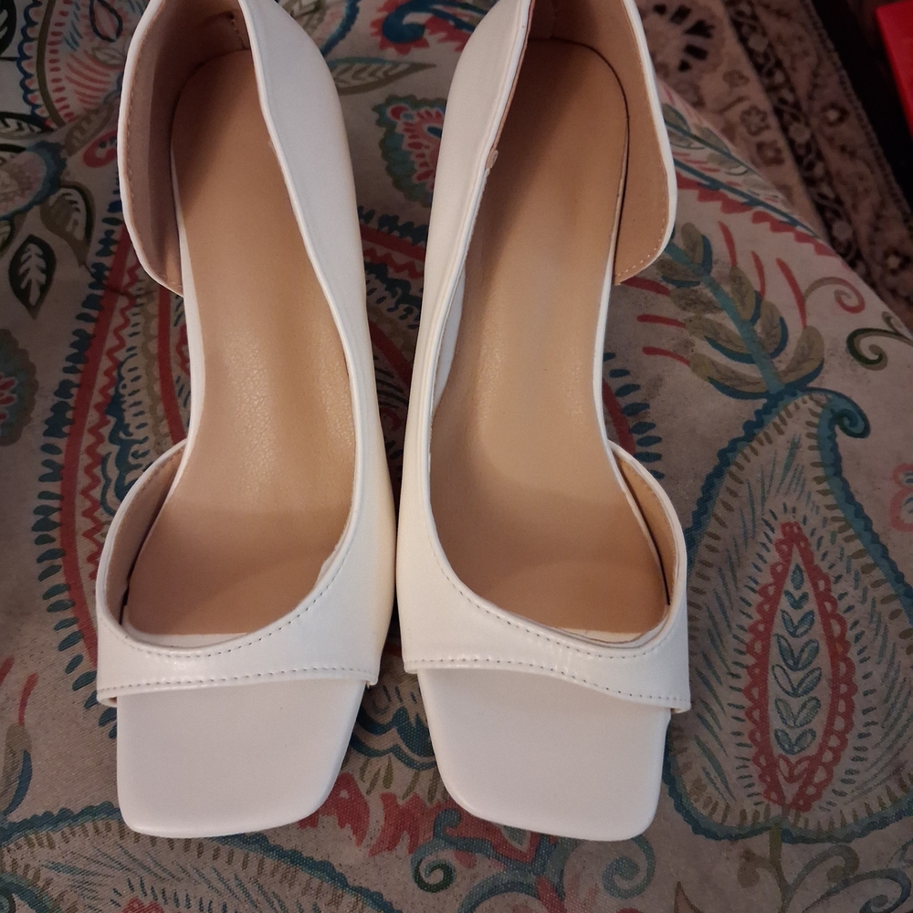 Women’s White Square-Toe D’Orsay Pumps